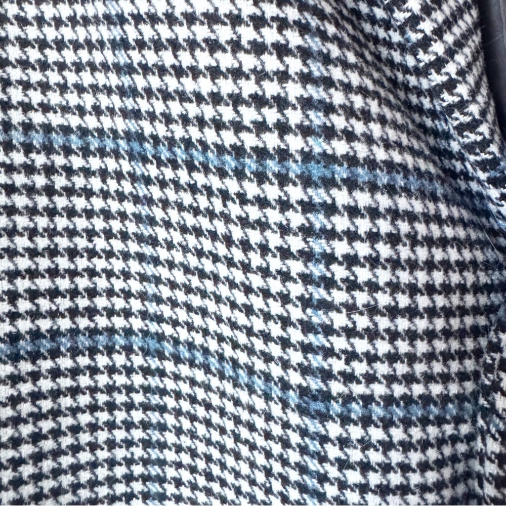 Old Navy Women's Black and White Checkered Trench Coat - Picture 4 of 9